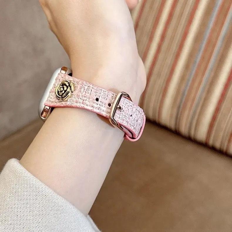 Bracelet en cuir de style Chanel avec une taille et un design ciselé