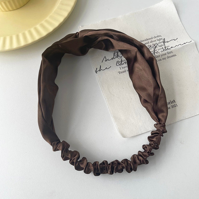 Bande de tête satinée avec cheveux latéraux larges et bande de tête