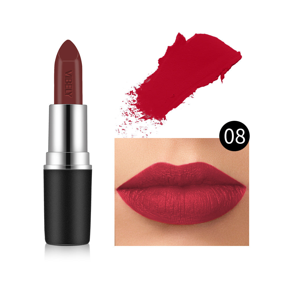 Matte Bullet rouge à lèvres avec un fini velouté qui rend votre peau plus juste