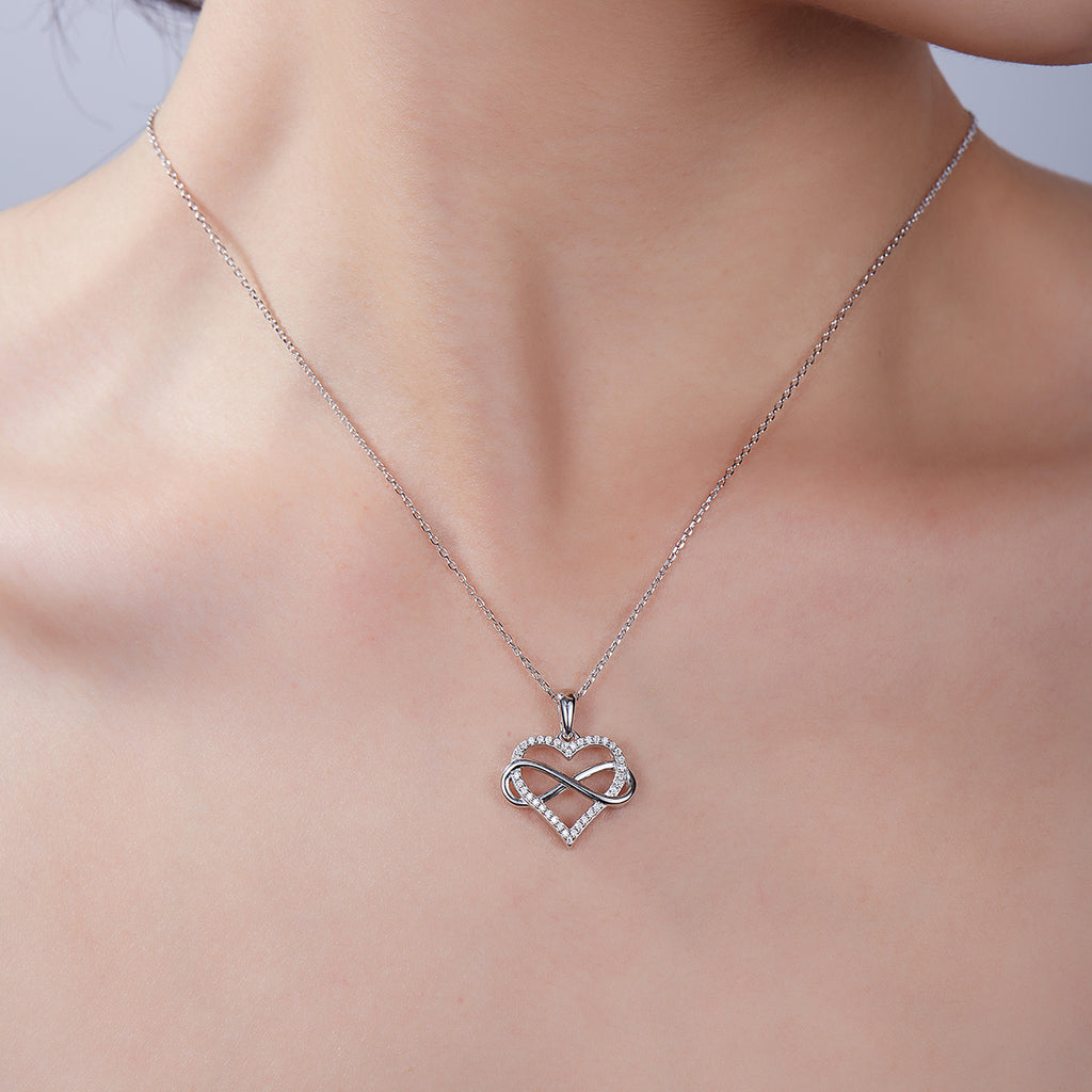S925 Argent Sterling 4g Collier de coeur infini 45cm 36 Pierre Moissanite Pendentif avec GRA