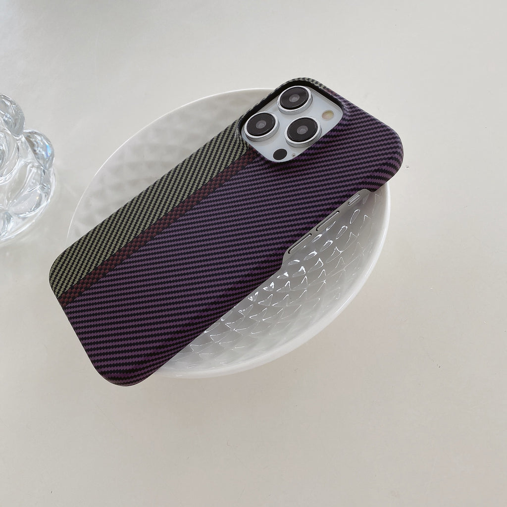 Coque rigide rayée de piste Tide demi-paquet Carbon Fiber Phone Shell
