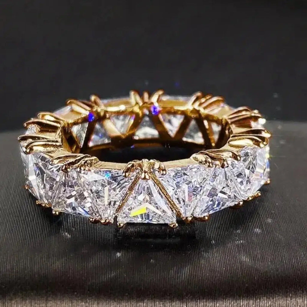 European And American Fashion Triangular Zirconia Anneau pour femmes