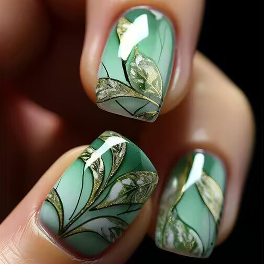 Boostez votre apparence 24 pièces Short Square Fake Green Nails Gold Foil Gradient Small Gre