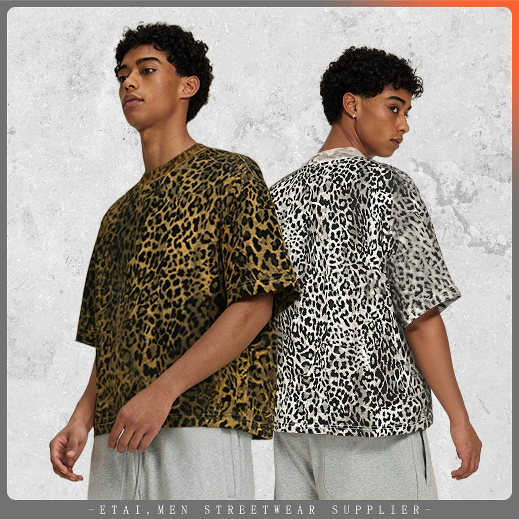 T-shirt détendu pour homme avec un motif imprimé Leopard et des manches de trois quarts de longueur