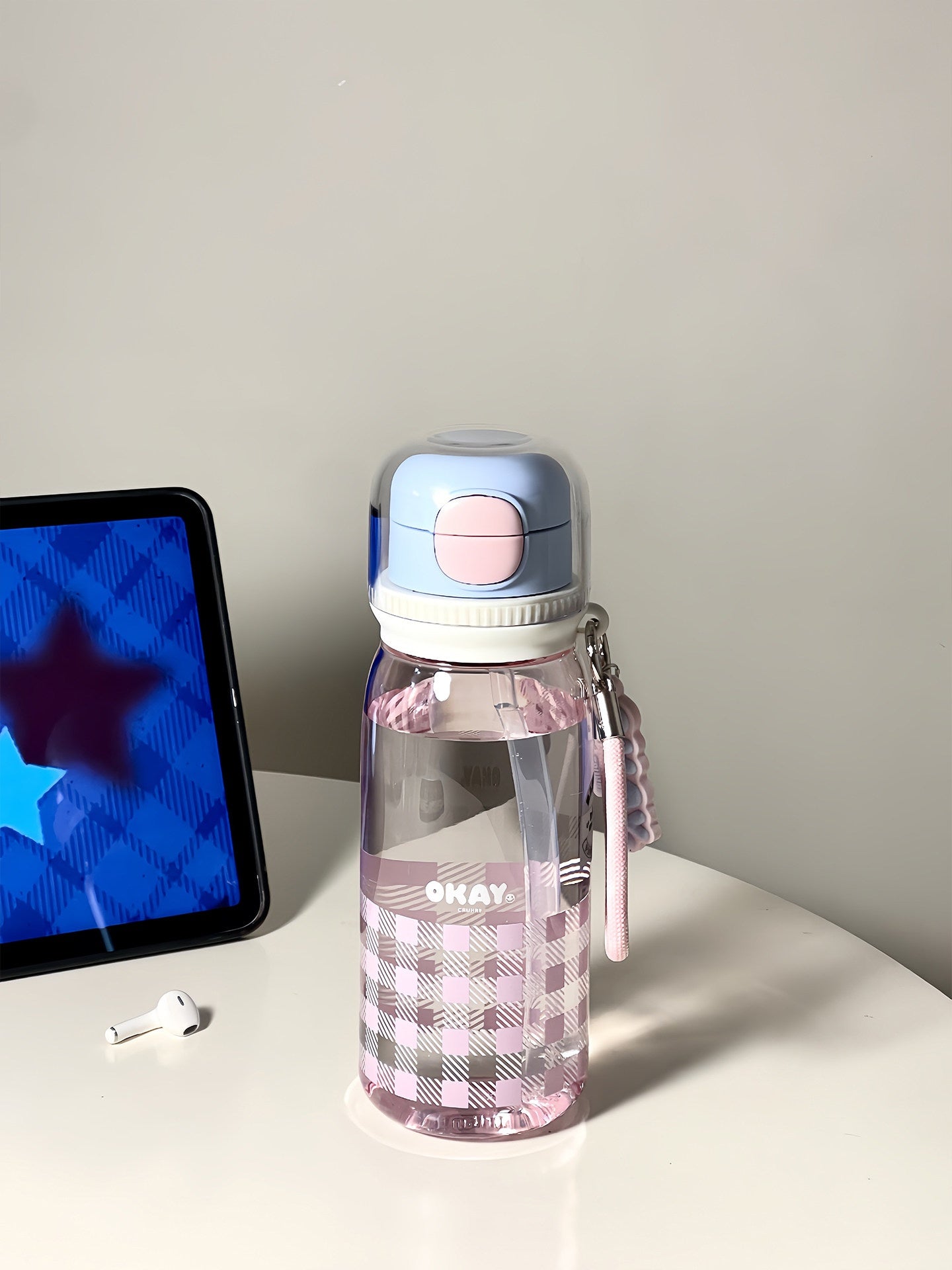 Coupe en plastique de qualité alimentaire de grande capacité avec une paille à double usage