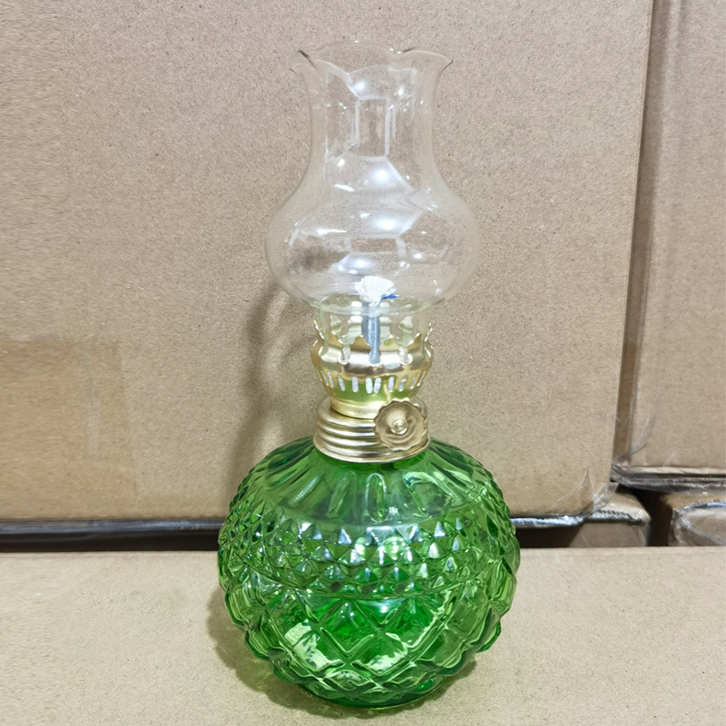 Vieille lampe en kérosène cristal