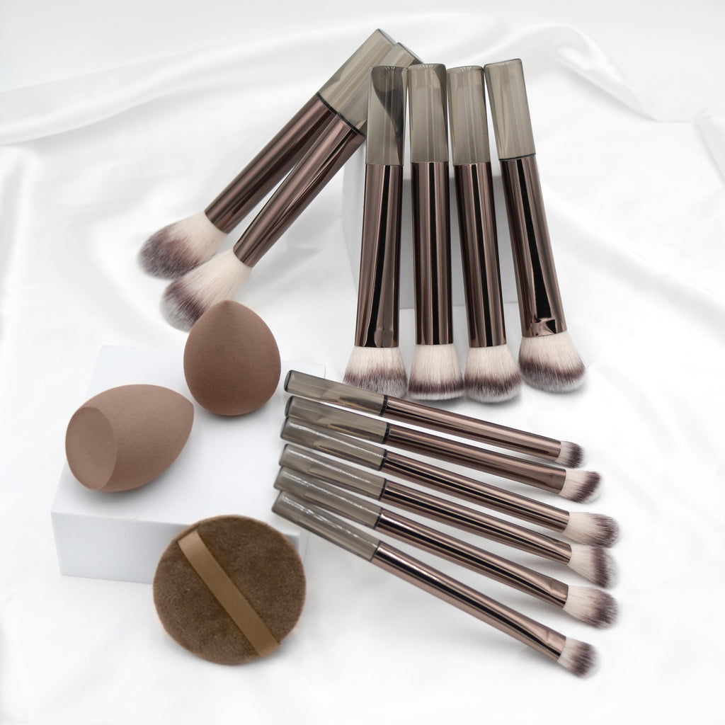 Brosse de maquillage en aluminium brun