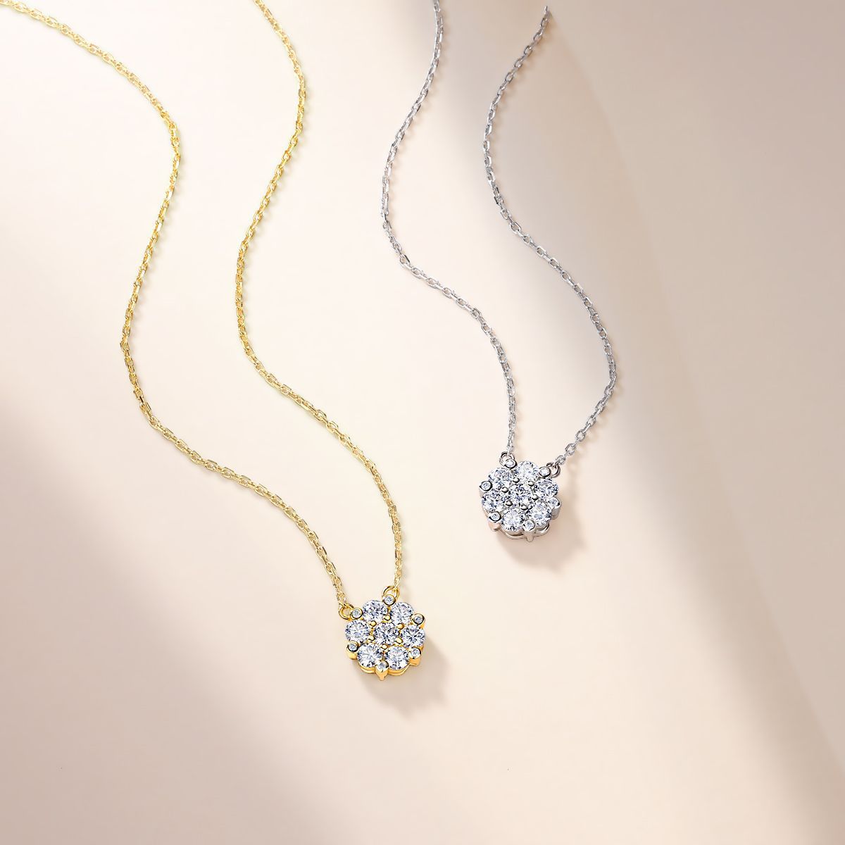 S925 Argent Sterling 7pcs 3.0mm Cluster rond Collier en moissanite 40-45cm D Couleur VVS1 Sil