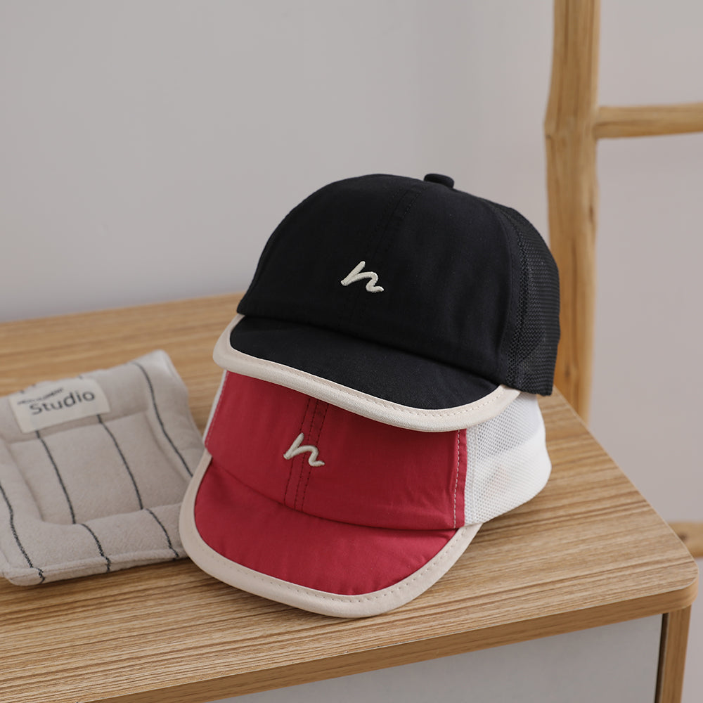 Casquette de baseball courte Brimmed pour enfants avec surface en mesh pour ventilation et protection solaire