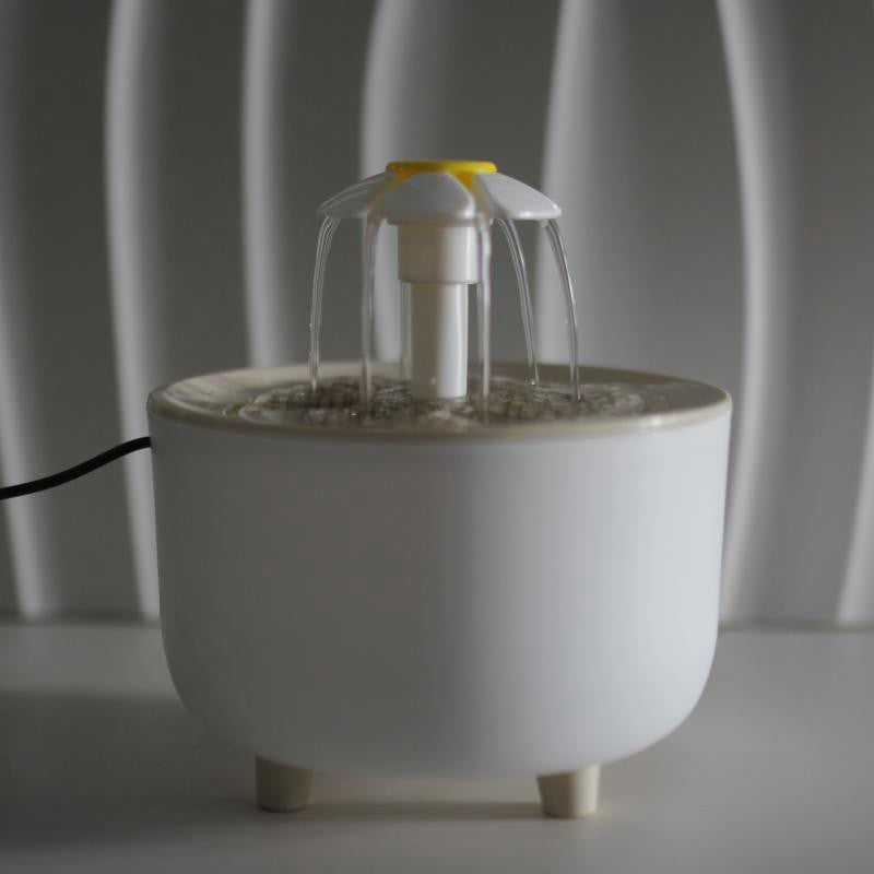 Fontaine d'eau pour animaux domestiques à filature automatique