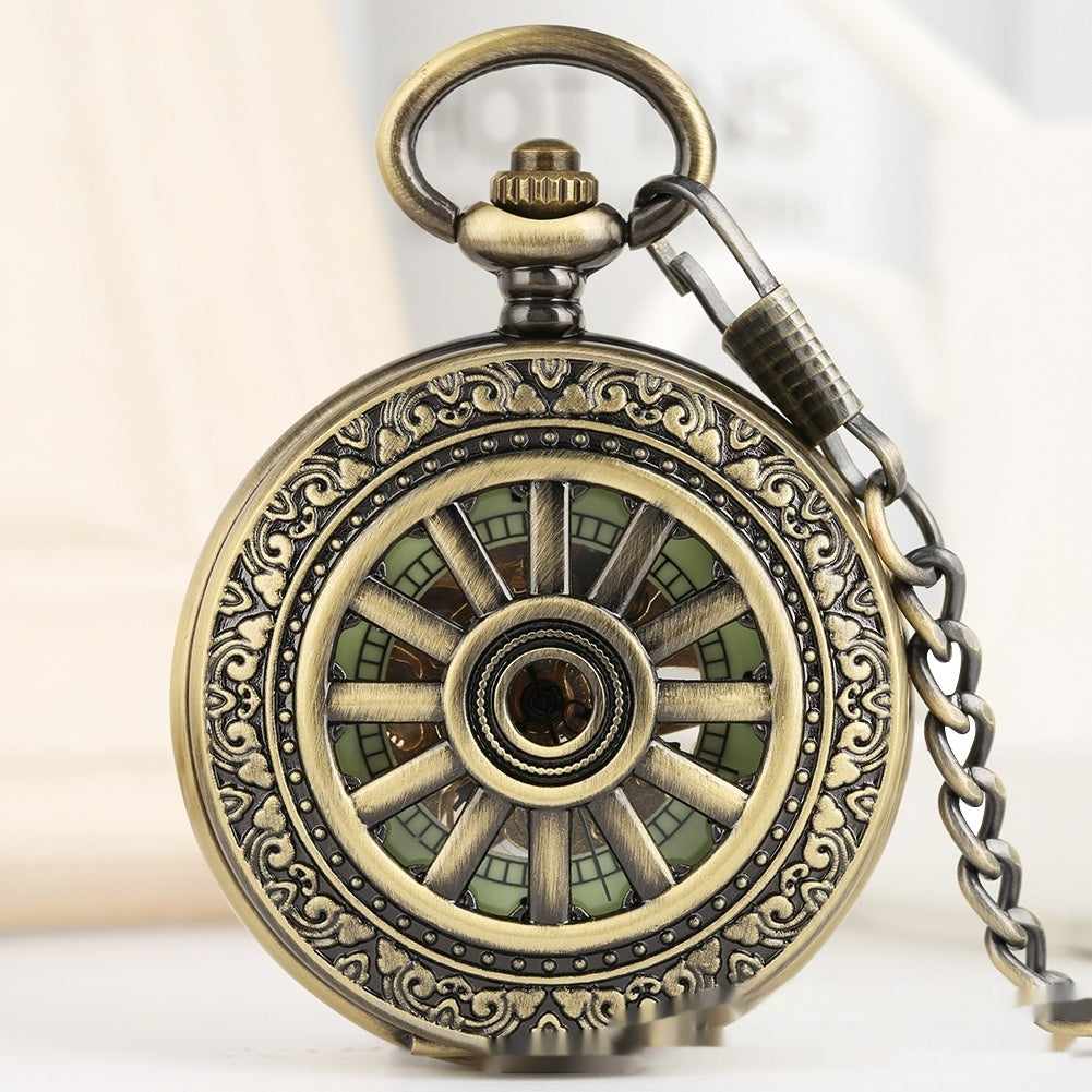 Montre de poche à motifs romains sculptés