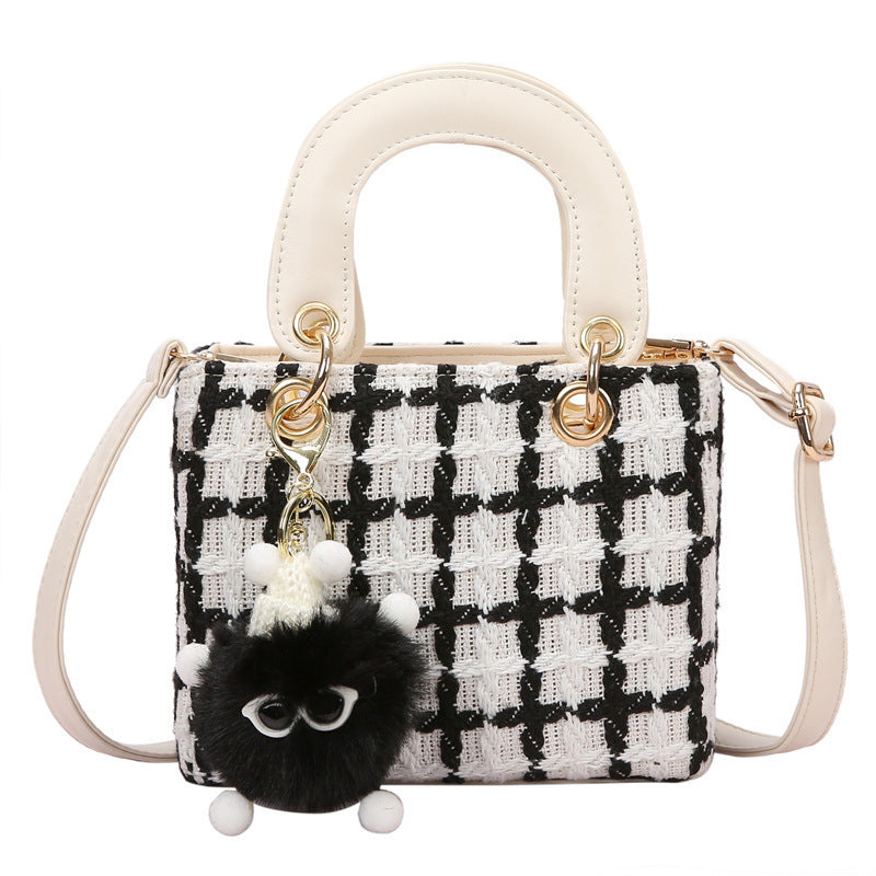 Niche Design Woolen Bag 2022 Style Sac pour femmes Autumn Internet Popular Crossbody Bag P