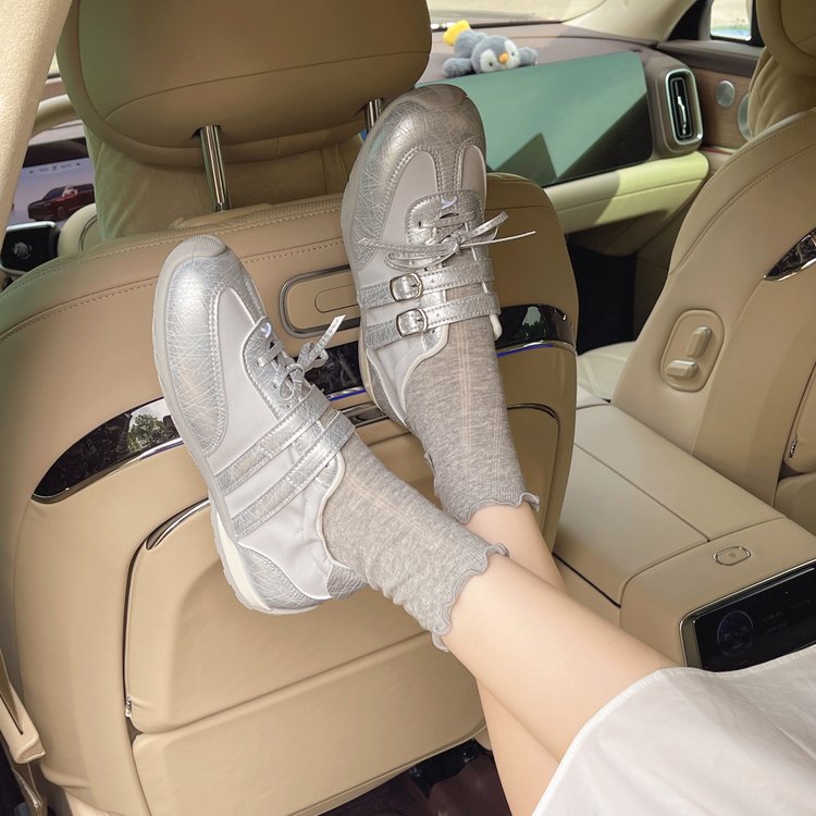 Versatile and Lightweight Retro Flat White Women's Shoes