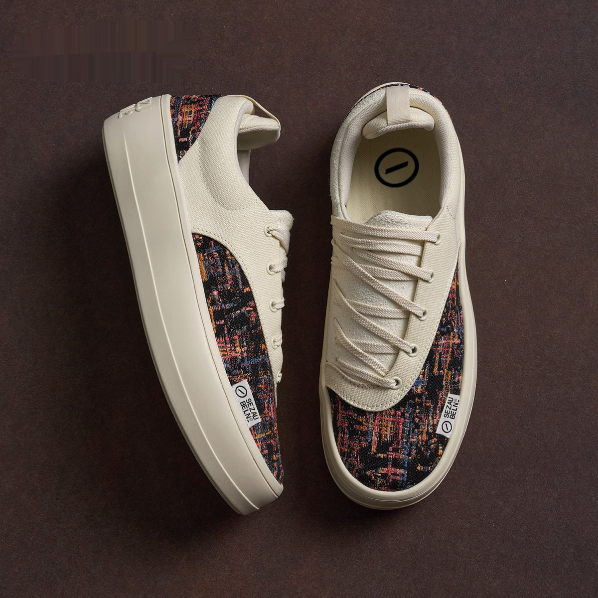 Sneakers occasionnels de jour métropolitains augmentant en hauteur
