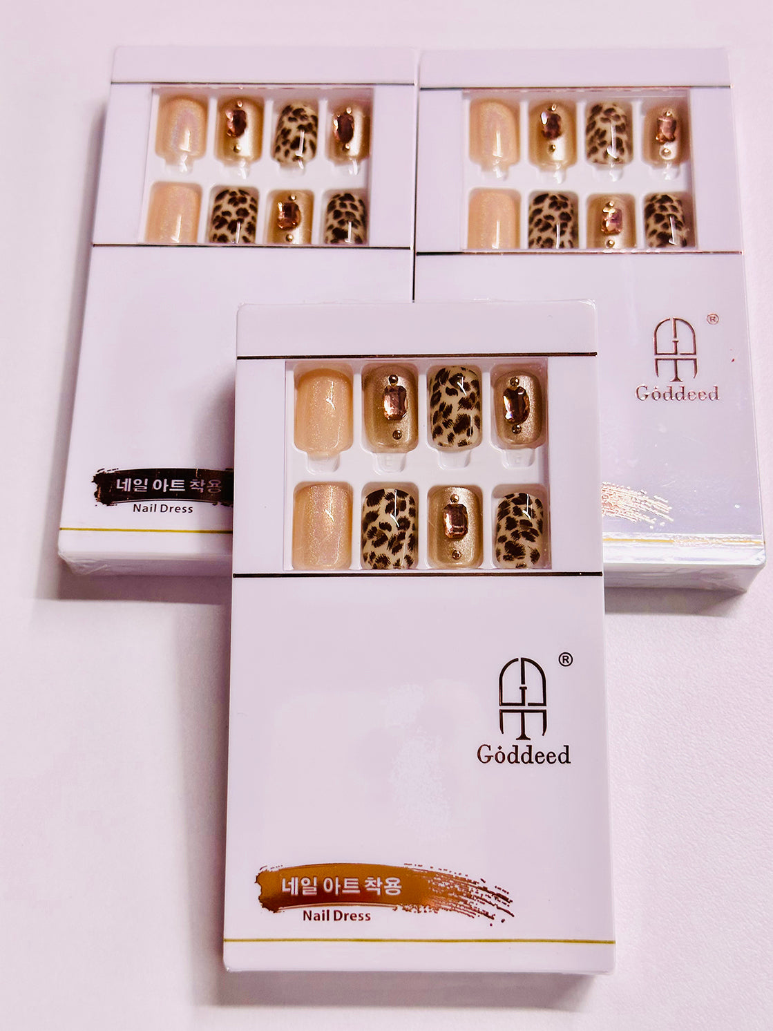 Appuyez sur les ongles GD329