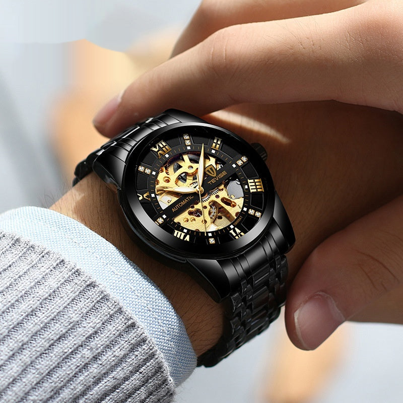 Montre mécanique avec un bracelet en acier creux