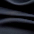 Rideaux noir avec oeillets métalliques