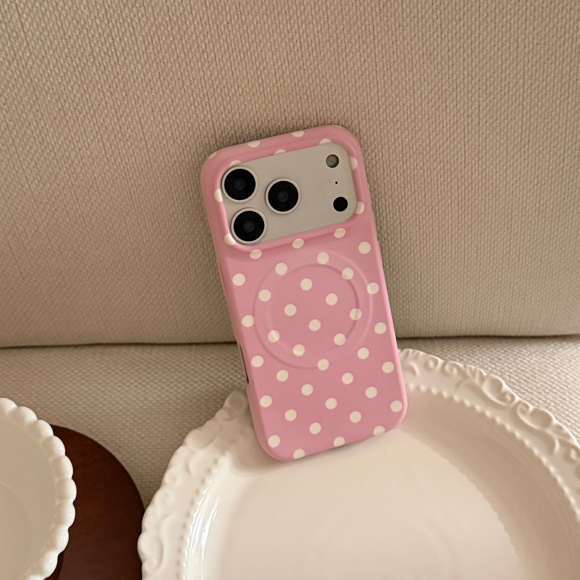 Coque de téléphone magnétique à point à crème polyvalente Polka