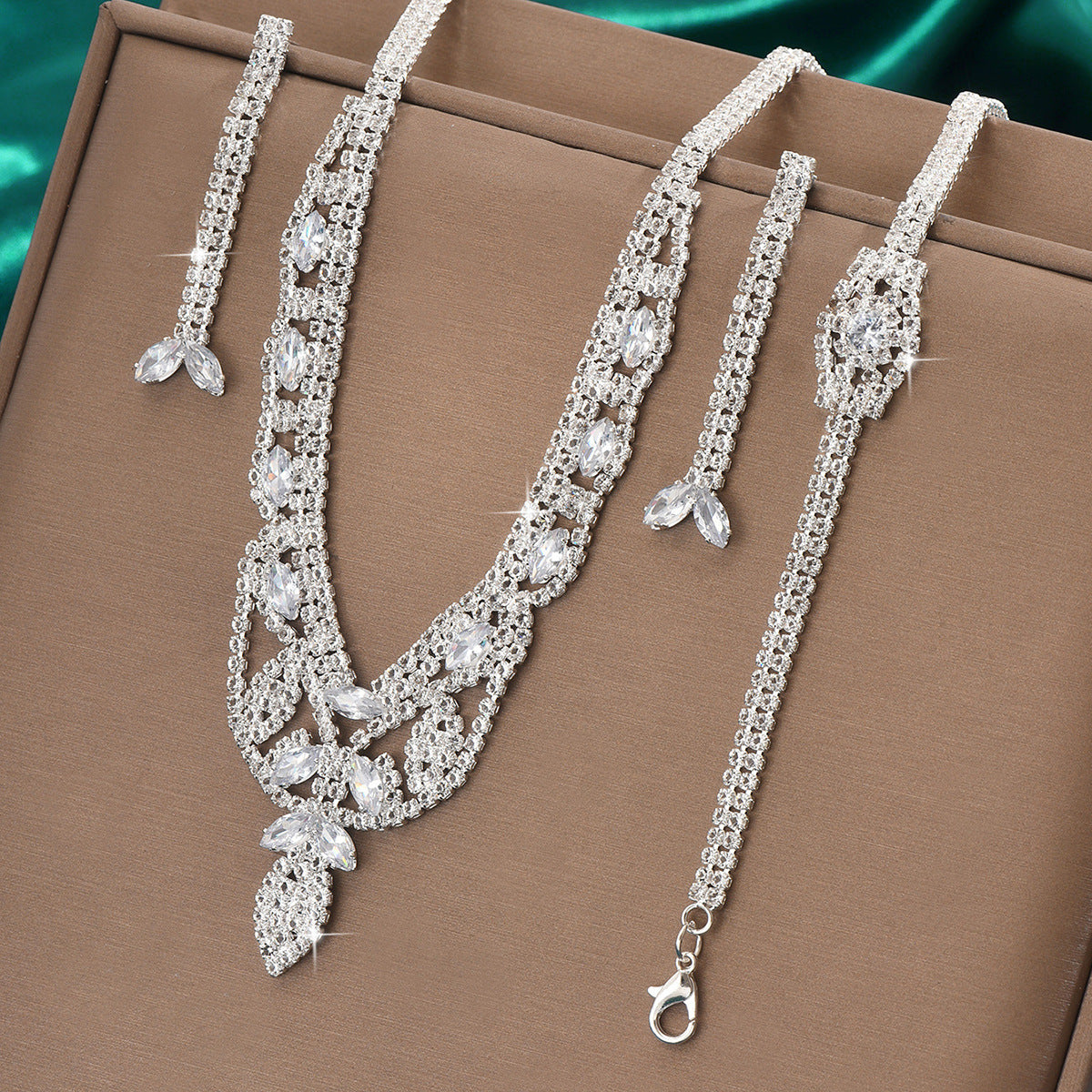 Ensemble de bijoux CZ 3Pcs pour femmes Poire à feuilles creuses
