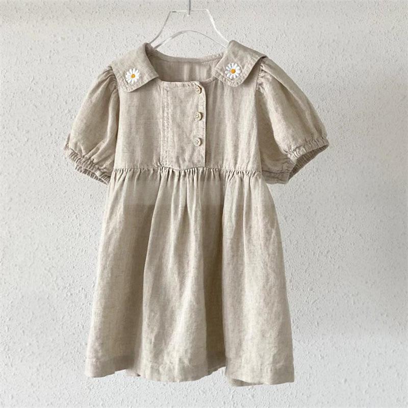Robe de denim brodée à manches courtes