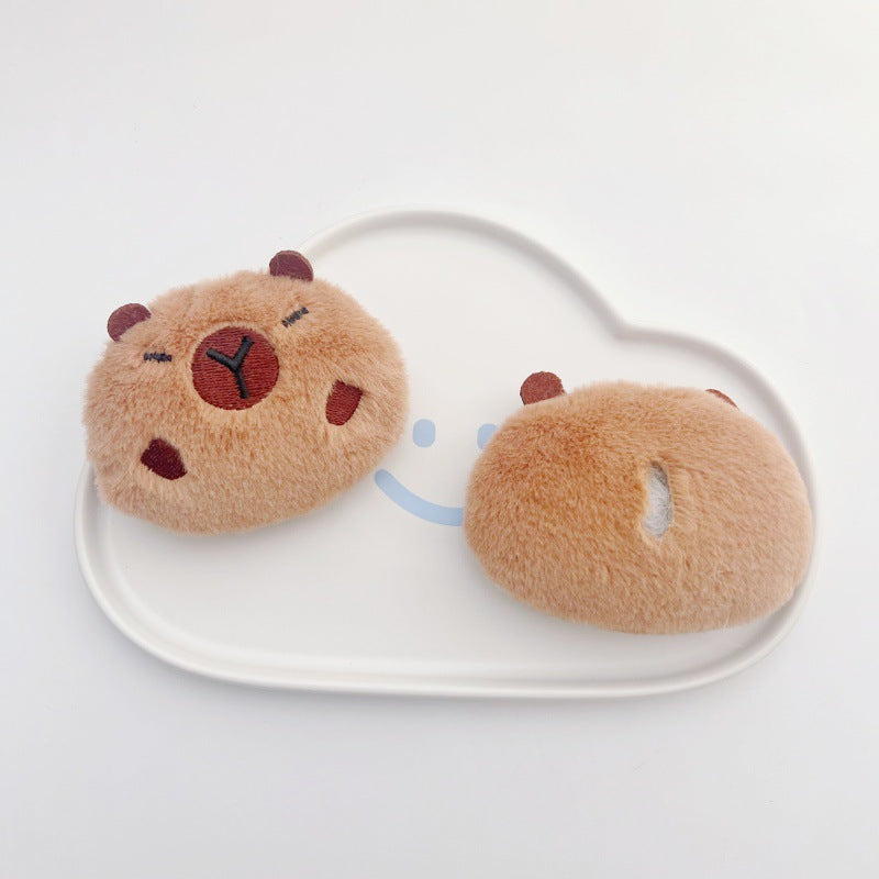 Cartoon Plush Capabala Figurine Poupée Brooch