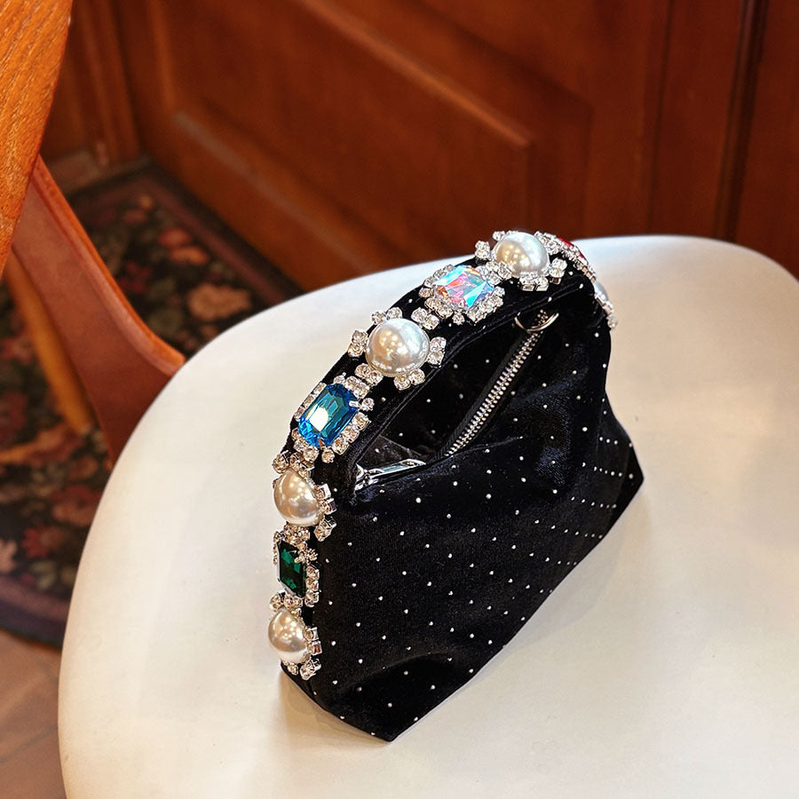 Perle opulente à pois et sac d'oreiller carré en strass style Chanel