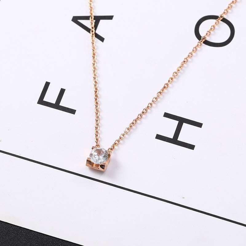Pendentif en diamant simple à quatre griffes Collier en acier au titane