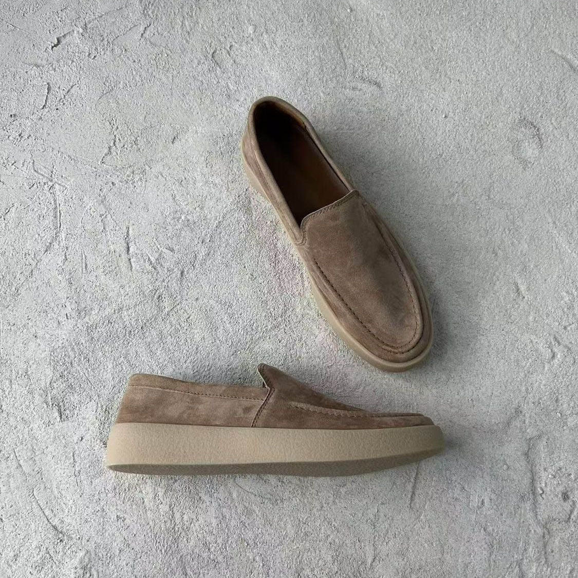 Versatile and minimalist men's dress shoes