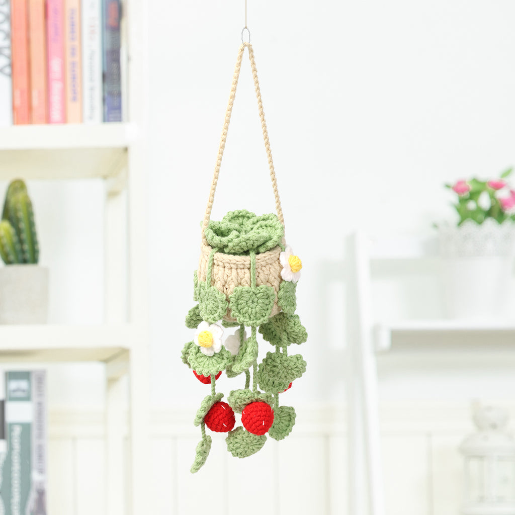 Crochet à la main suspendu pot d'ornement avec trailing de fraises décorations et blanc Bl