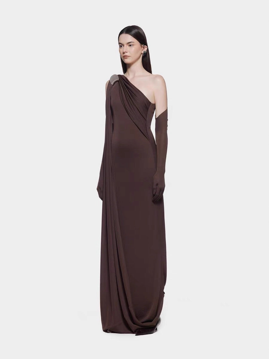 Une épaule drapée Maxi Gown avec des gants assortis