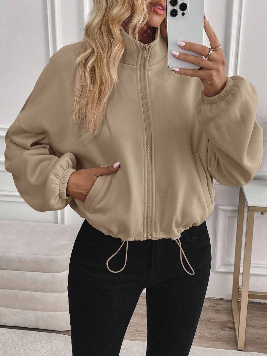 Long-sleeved jacket with drawstring and zip closure