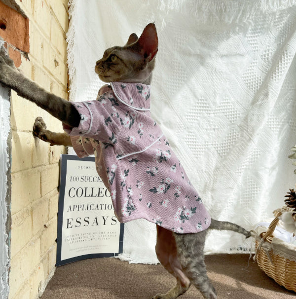 Sphynx Chat Lilac Floral Pajamas d'été avec boutons Snap pour chats sans cheveux Devon Rex