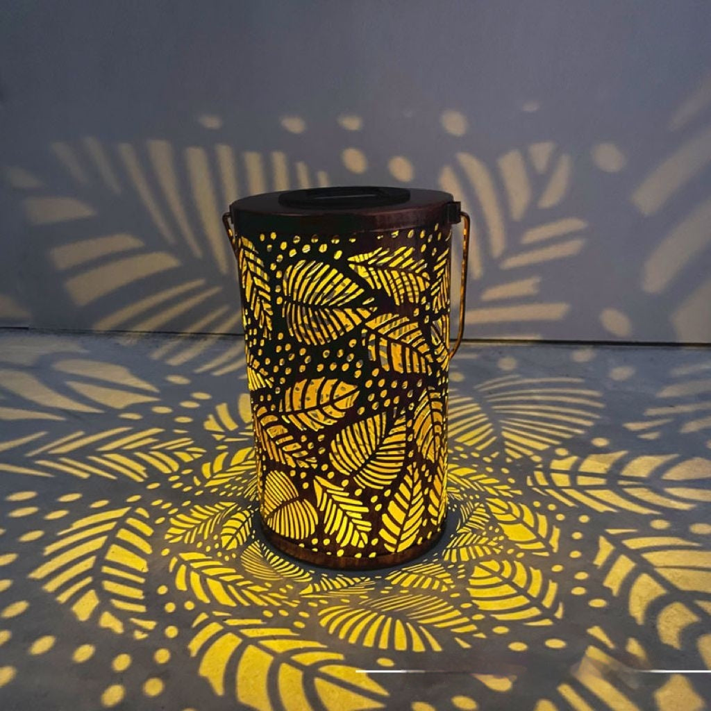 Retro Solar Lantern Iron Hollow Storm Lantern Courtyard Décoration Bureau Lampe Jardin Projec