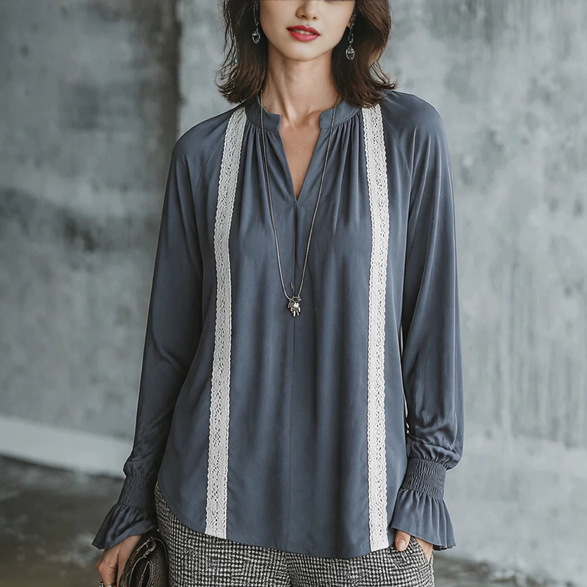 Top femme à manches longues tendance avec la dentelle