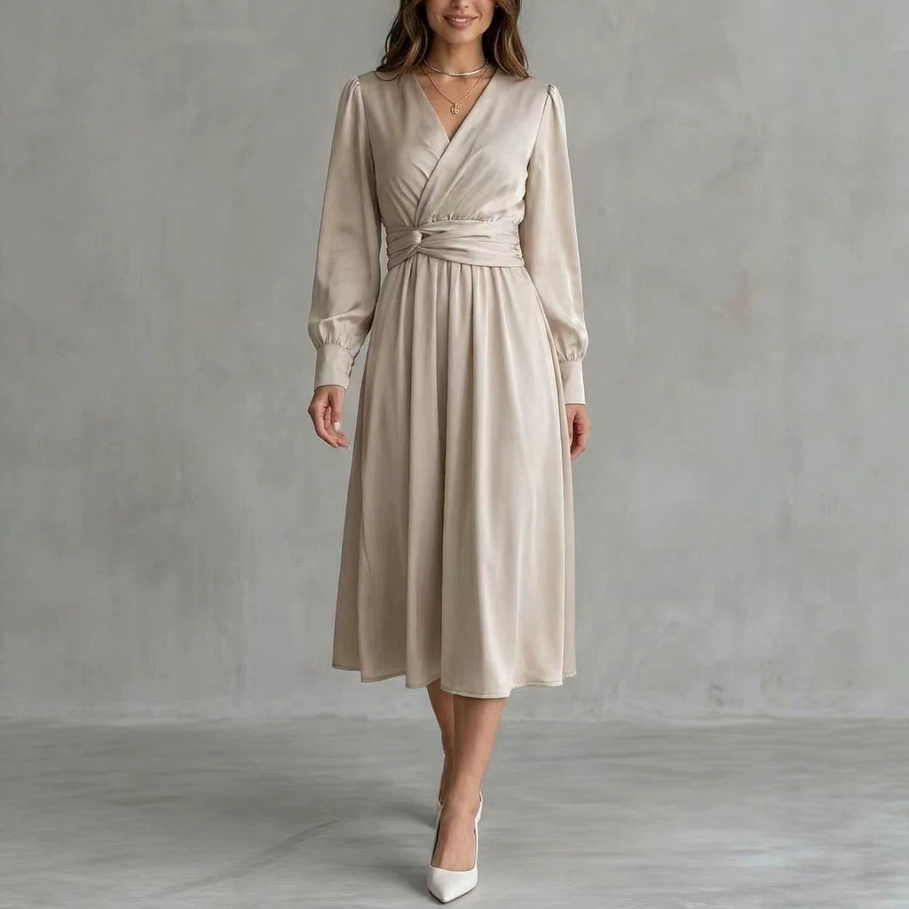 Élégante robe élégante à manches longues satinée de couleur solide