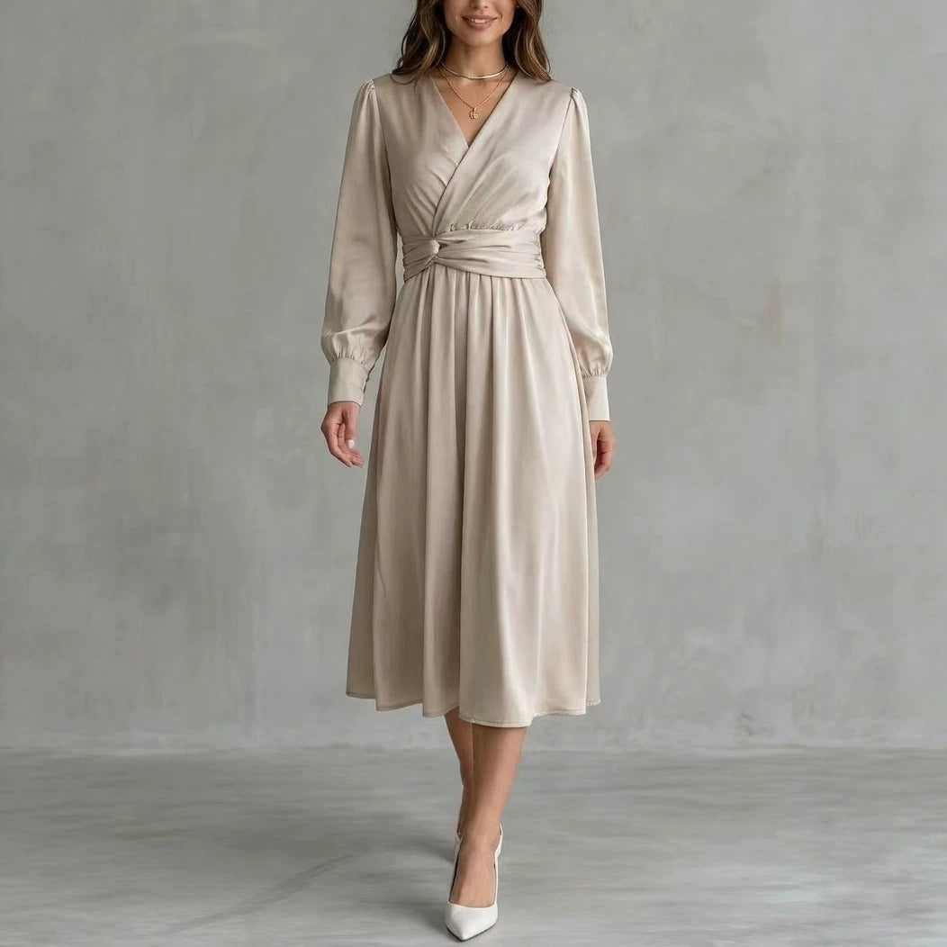 Élégante robe élégante à manches longues satinée de couleur solide