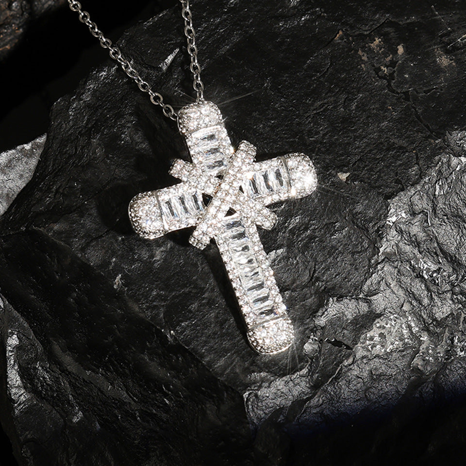 Collier de croix Zircon