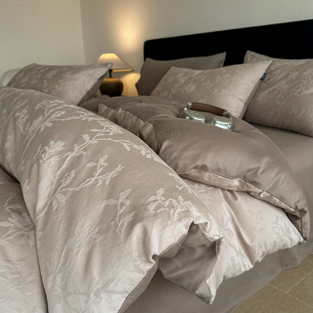 Grand ensemble de quatre pièces Jacquard Pure Cotton avec une touche de légère couverture de luxe et lit