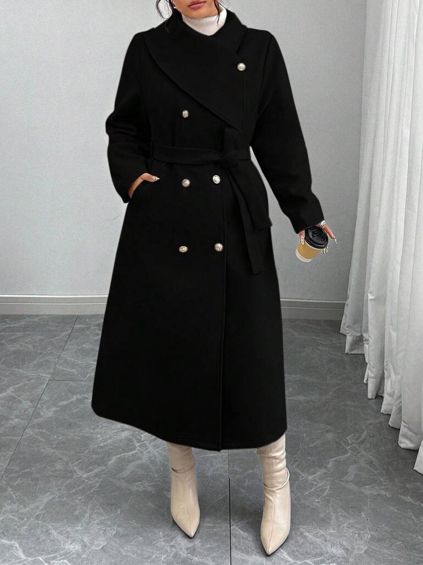 Manteau de laine à deux seins avec un collier asymétrique