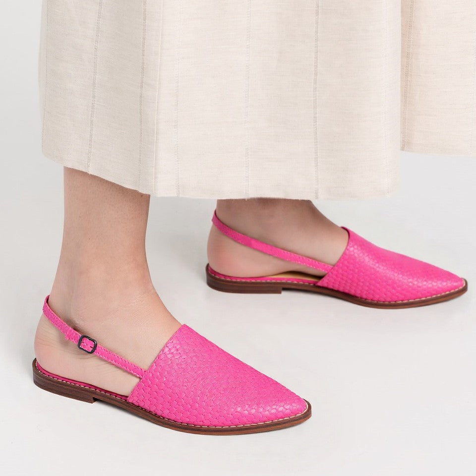 Extra-wide women's sandals