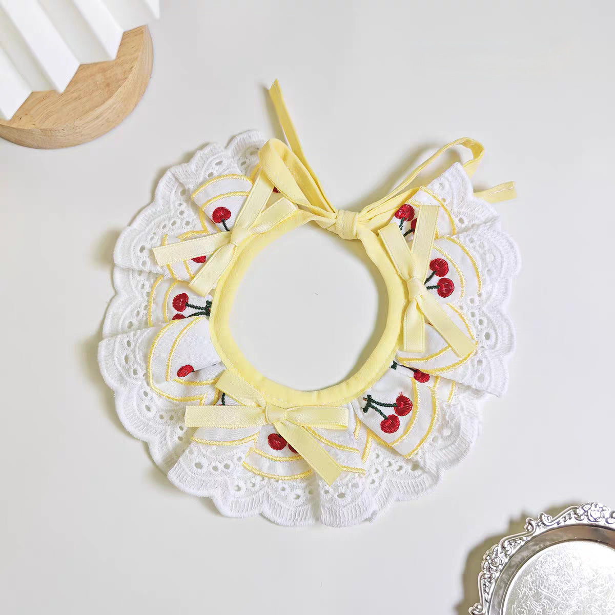 Mignon Bow-Knot Fairy Cat Drool Bib