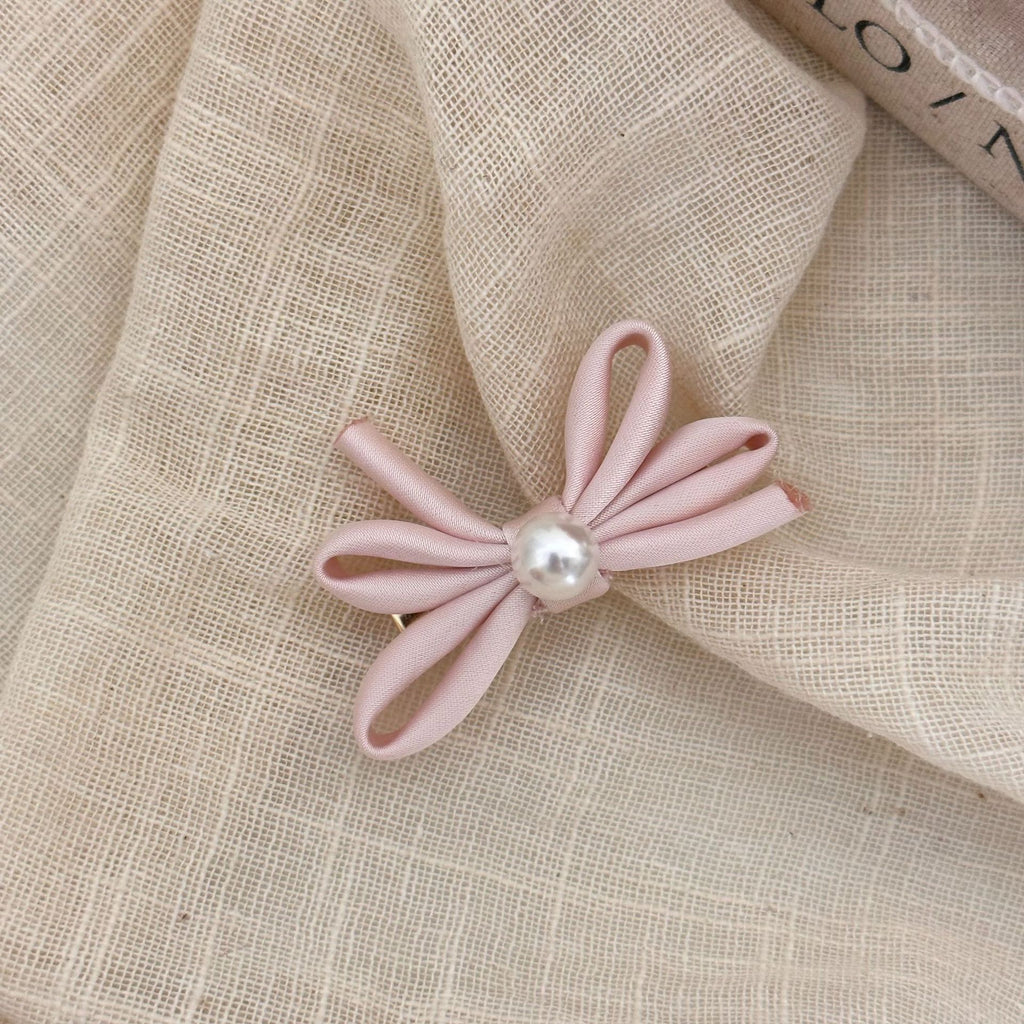Clip latéral Bangs Pearl Bow Une paire de clips de canard