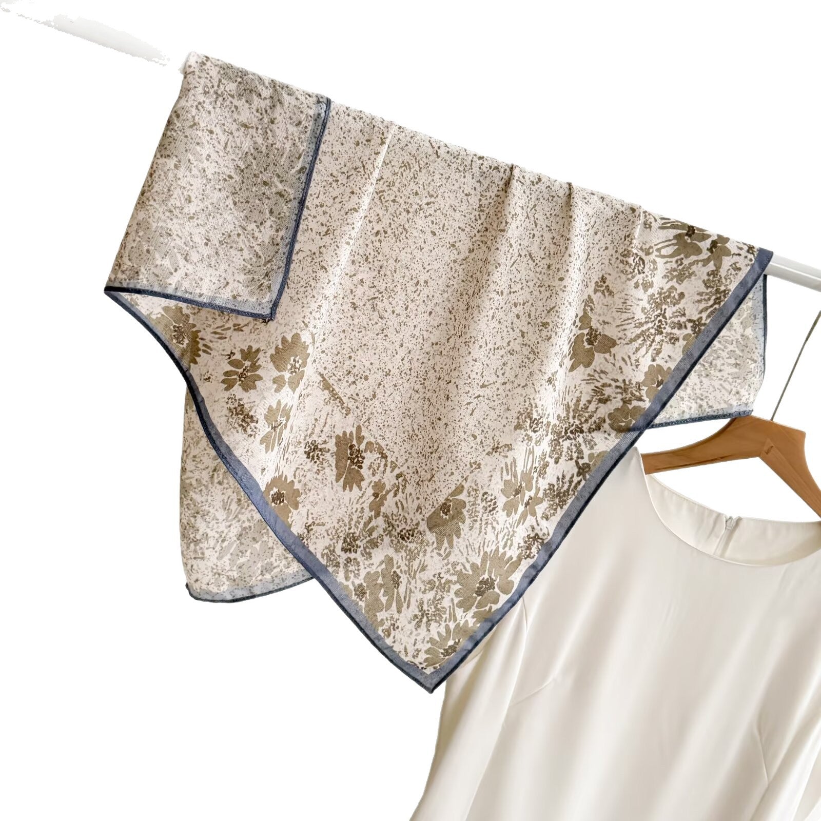 Vieille écharpe de cou pour femmes printemps et automne