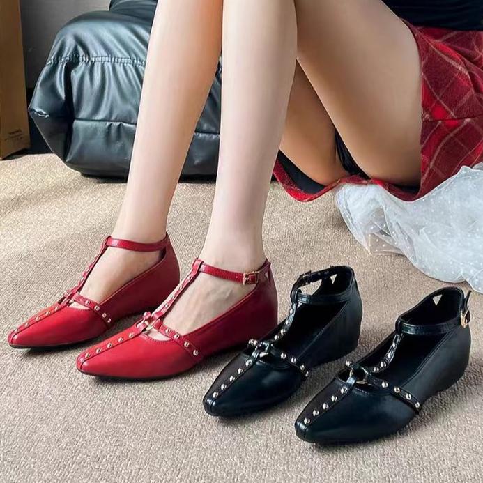 La chaussure unique de style français shallow shoe Women's Fashion Cent Jupe Matching Soft Soled M