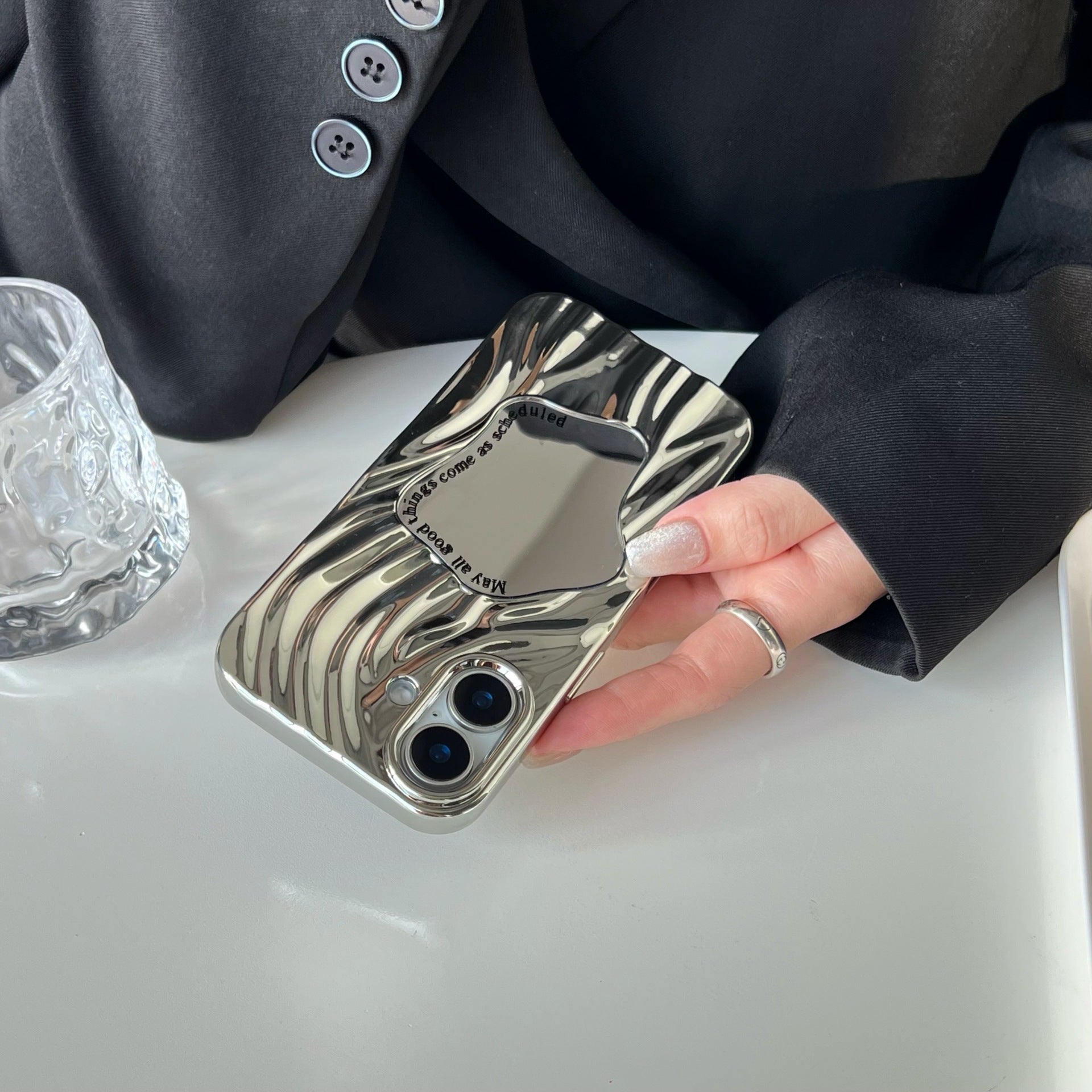 Electroplating Wave Pattern Mirror Phone Case Sens avancé