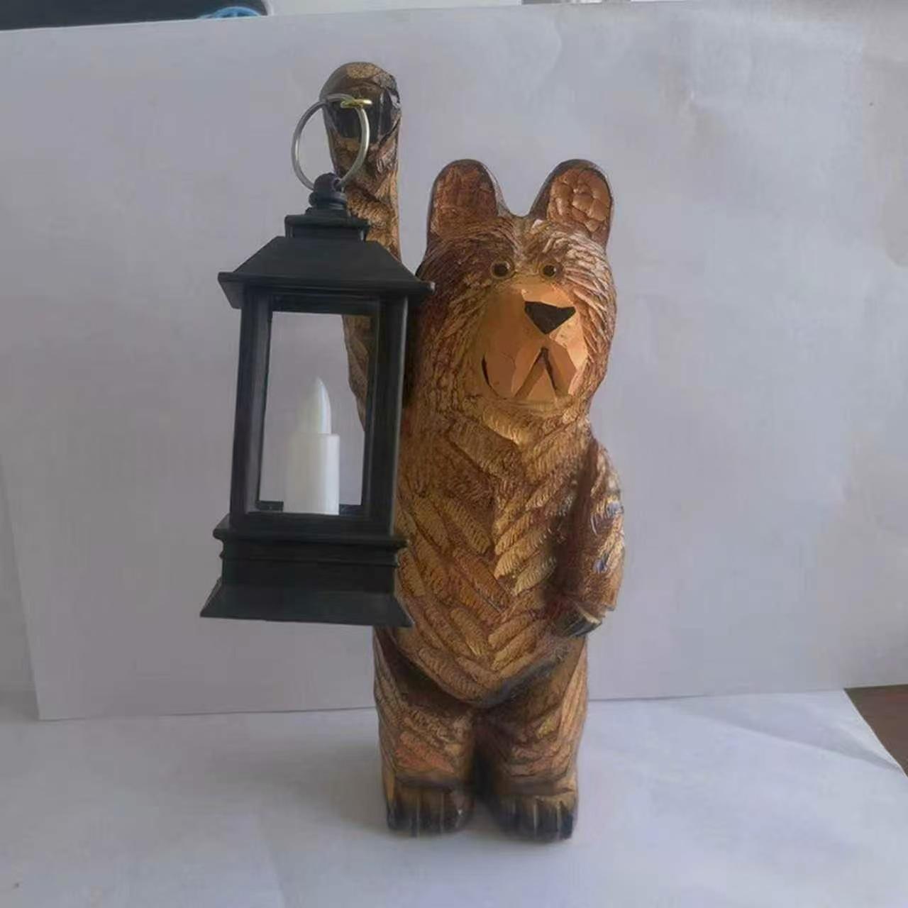 Figurine d'ours sculptée en bois avec éclairage LED
