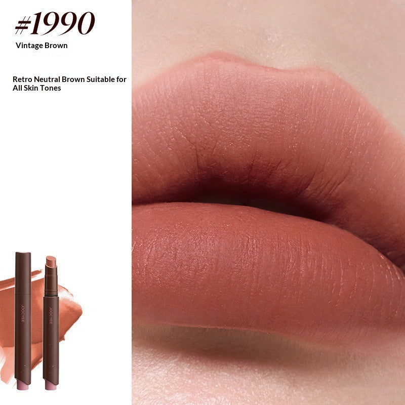 Matte Lip Liner dans un teint de levure pour un doux