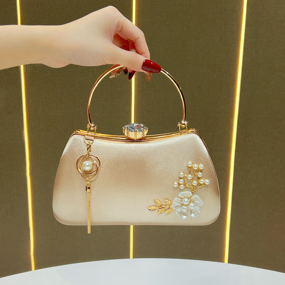 Sac à main pendentif en diamant incrusté de perles