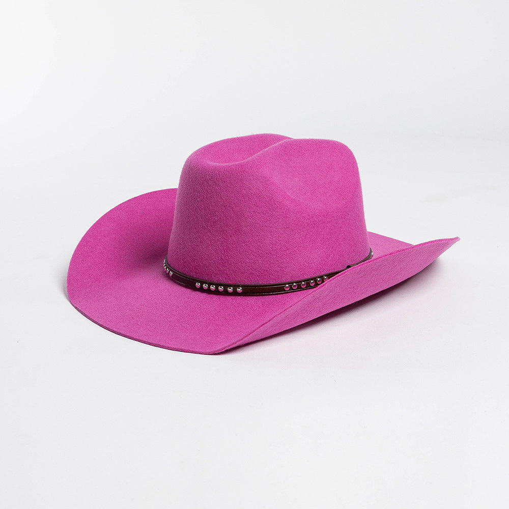 Laine haut mode avec rivet et ceinture de détail avec un chapeau de style Brimjazz Curled