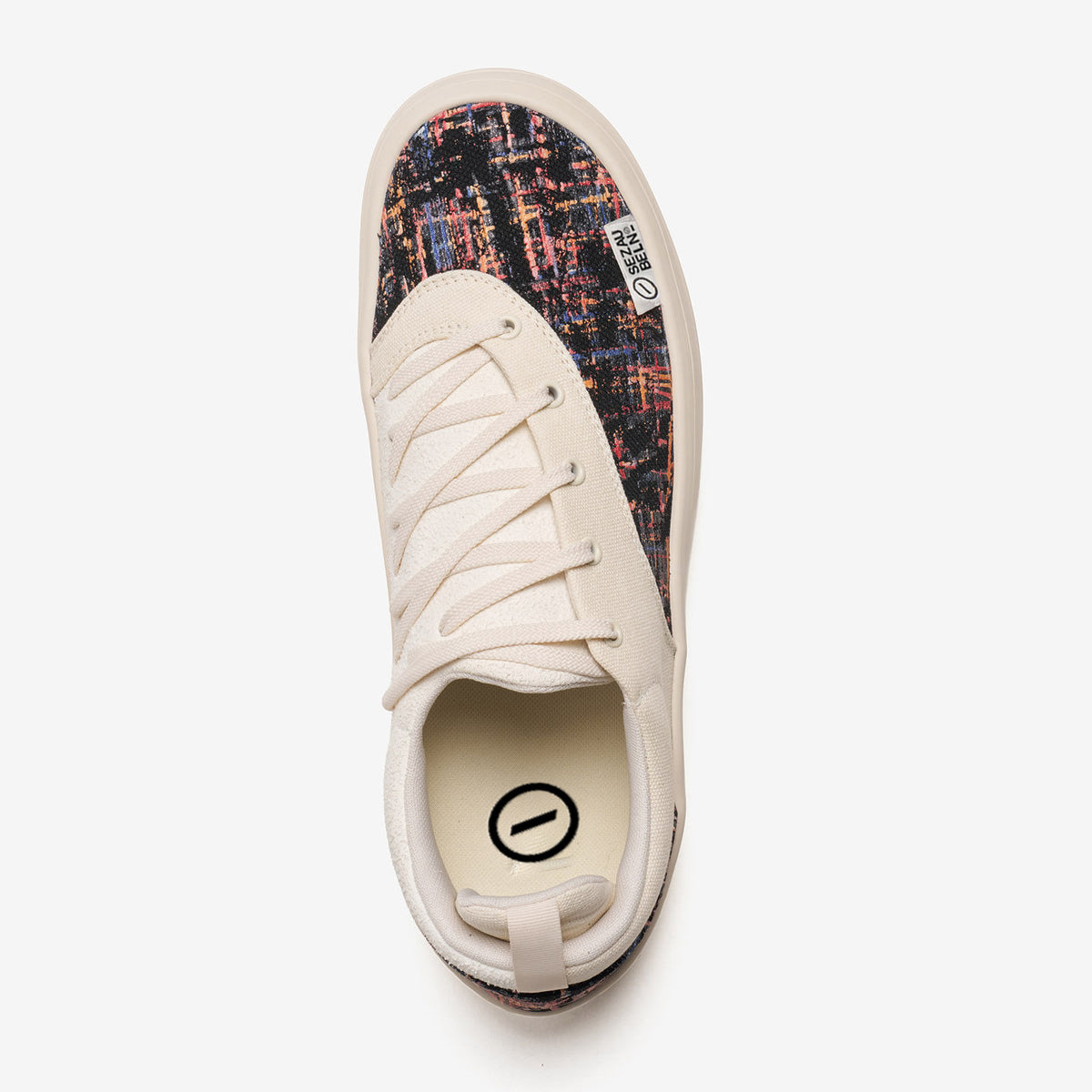Sneakers occasionnels de jour métropolitains augmentant en hauteur